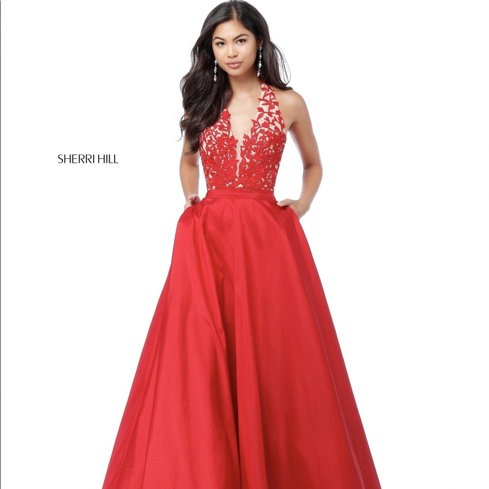 Size 4 red Sherri hill